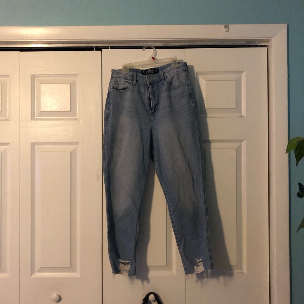 Hollister jeans light color , size 7 , length short